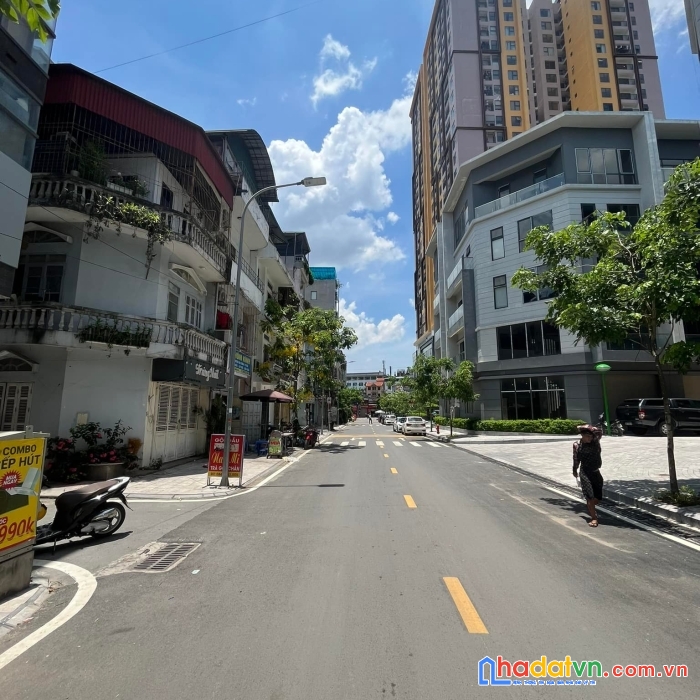 Bán gấp nhà phân lô định công : dt 90m, mt 5m, 4 tầng  đẹp