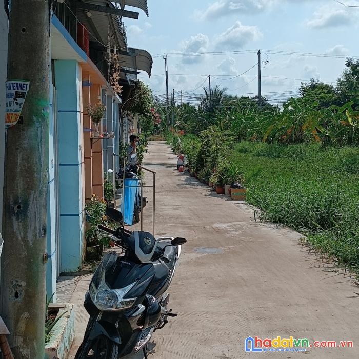 Bán nhà mới xây khu vực hưng long bình chánh giá 900tr