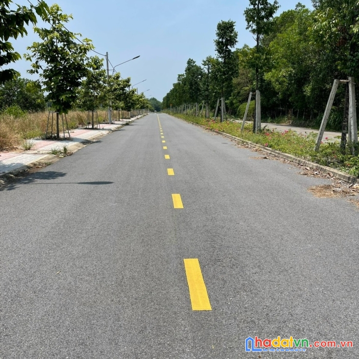 Đất nền vị trí giữa lòng kcn, ngay tthc