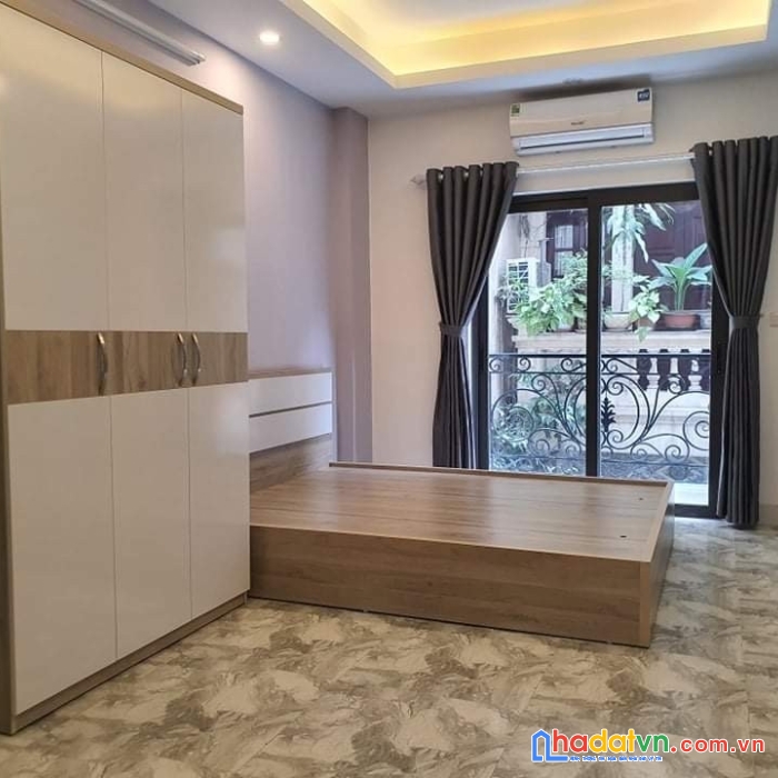 Bán nhà gấp mặt đường cầu giấy 126m2, 8 tầng, mt 4,2m, giá 53 tỷ.