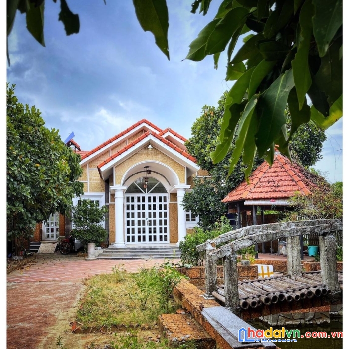 Biệt thự sân vườn tôn đản - 3 chiếc ô tô đỗ trong sân - 200m - nhỉnh 3 tỷ.