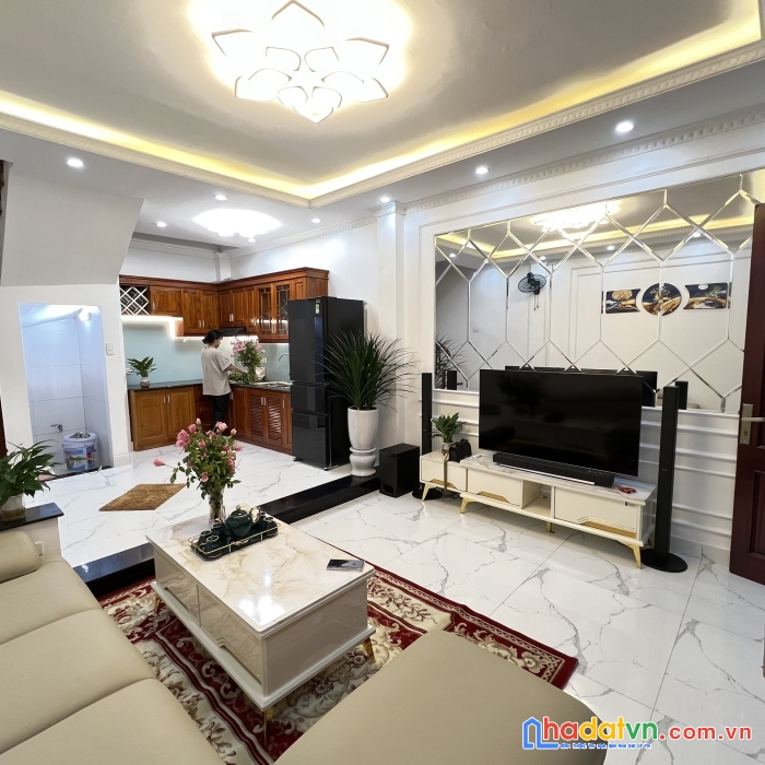 Bán nhà cầu giấy, võ chí công, 37m2, 5 tầng, 3,88 tỷ.