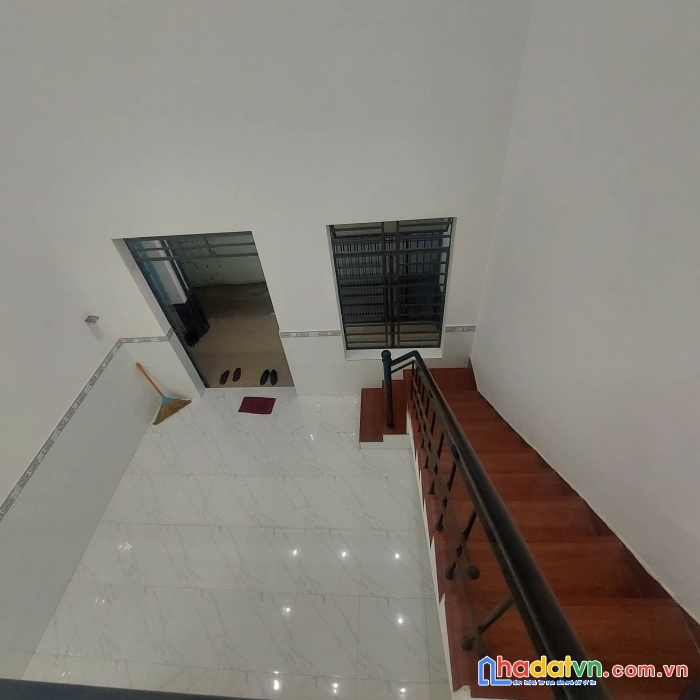 Nhà đẹp ở ngay - nhỏ xinh - công năng đầy đủ - gía tiền  hiếm có