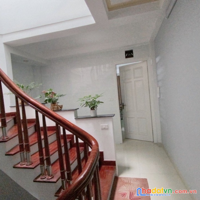 Bán nhà phạm tuấn tài 12.4 tỷ x 46m2 , mt 3.5 m. kd , ô tô , vị trí hiếm hiêm.