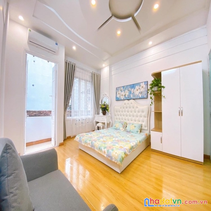 Bán ccmn quận đống đa, dt 70 m2, giá 7,9 tỷ.