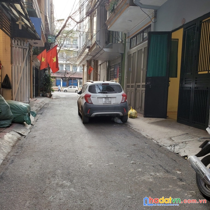Chính chủ cần bán nhà đẹp cầu giấy, phân lô, kinh doanh, oto đỗ cửa.