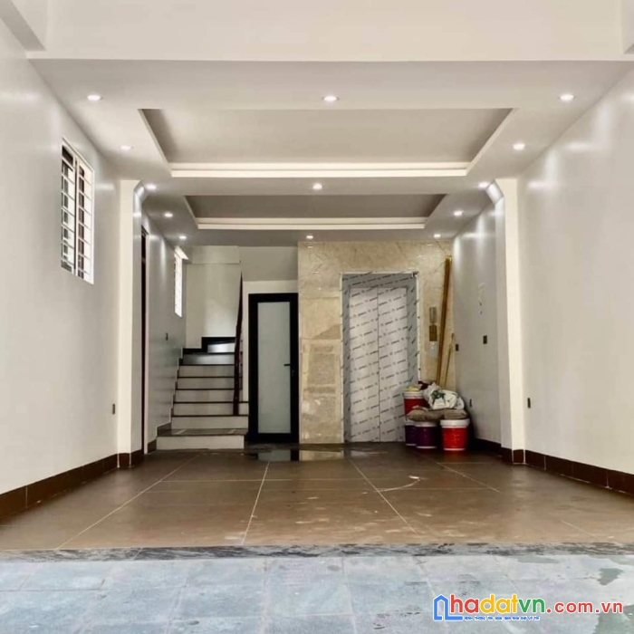 Trung tâm bồ đề – gần phố - lô góc 2 thoáng – thang máy – ô tô - kinh doanh.