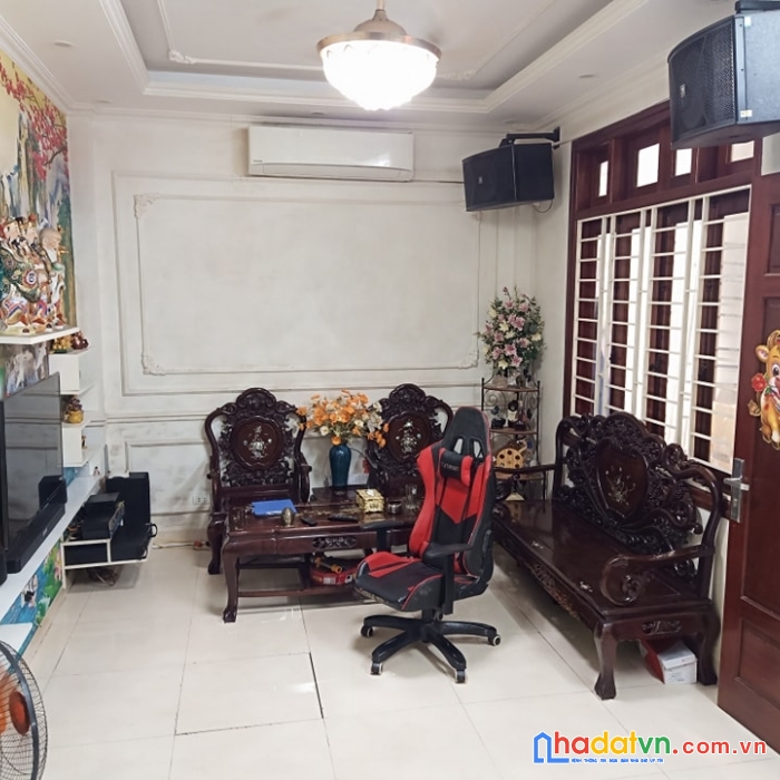 Nhà đẹp bồ đề, long biên, 33m, 5 tầng, ô tô đỗ cổng, trung tâm tiện ích nhỉnh 3 tỷ