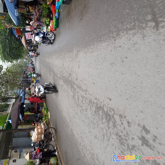 Bán nhà  liền kề  văn phú, nhà mặt chợ, kinh doanh sầm uất,  sát chung cư, 10.7 tỷ