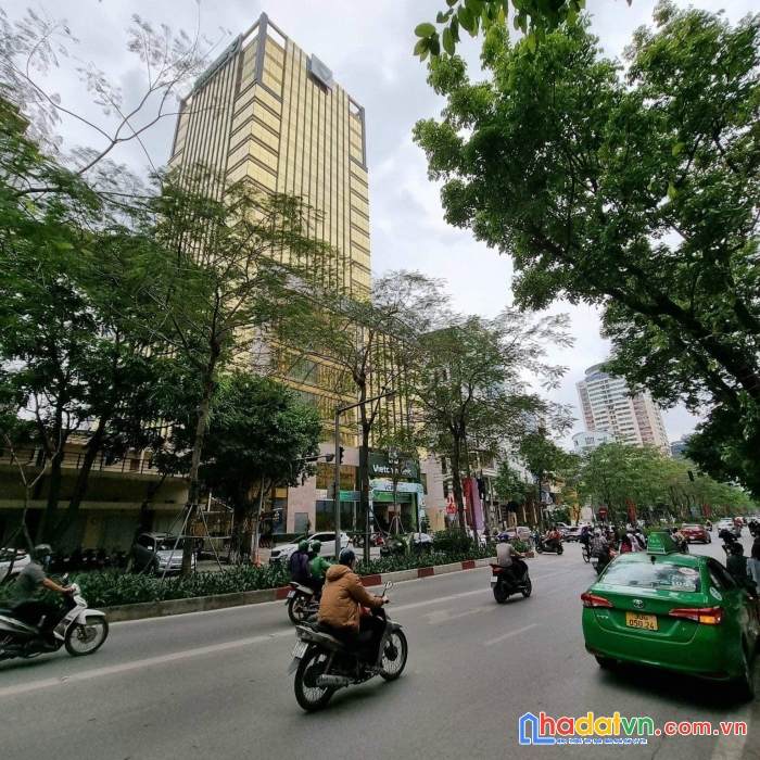 Mặt phố láng hạ, ba đình_kinh doanh khủng, 180m2, mặt tiền 8,5m, giá  thỏa thuận