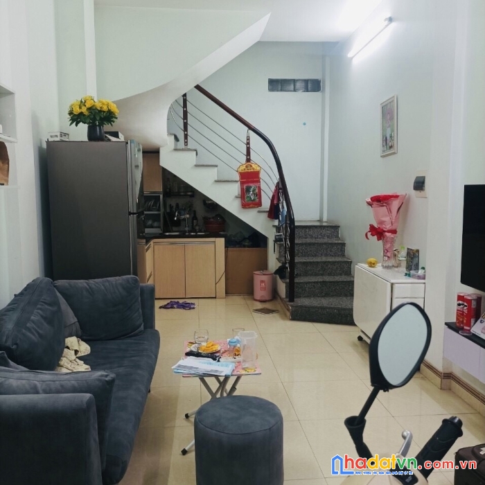 Hảng hiếm - nhà đẹp- hộ khẩu đội cấn, 30m, 4t, 3,5mmt. gần phố. giá chỉ 3,1 tỷ.