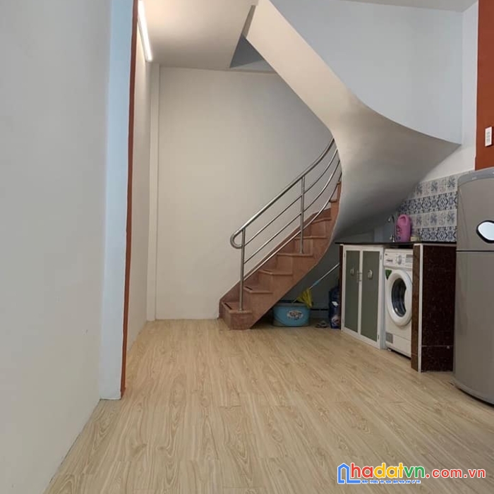 Nhỉnh 2 tỷ , nhà 3 tầng sát cv hoàng văn tụ ,p2 , tân bình