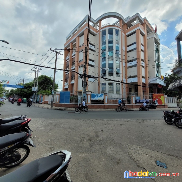 Bán nhà lạc long quân-sát chợ tân bình-dtsd 60m2-nhỉnh 3 tỷ.