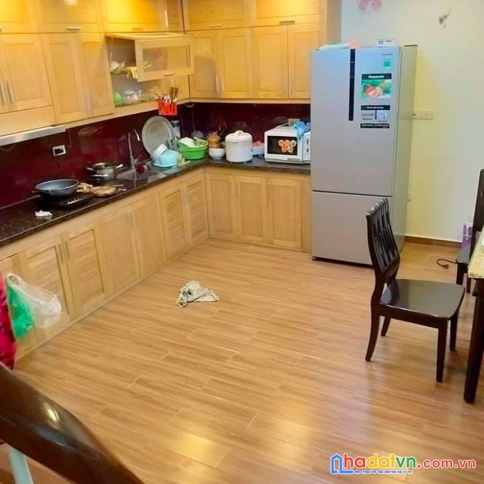 Chính chủ bán nhà trần thái tông, kinh doanh, ô tô, ngõ thông rộng. dt 32m2 6t mt 4.1m giá nhỉnh 5