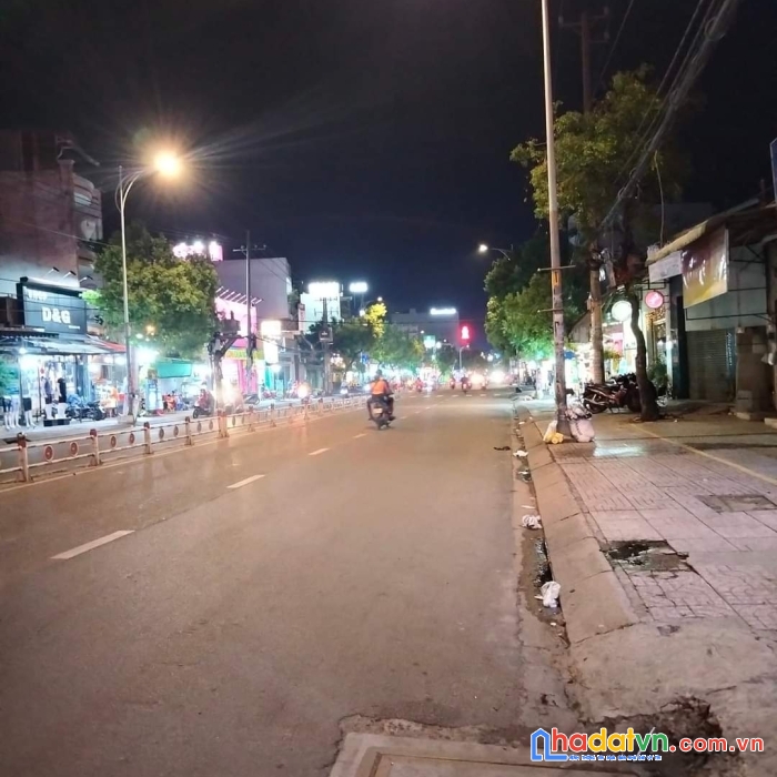 Chủ đang ngộp cần bán gấp, nhà mặt tiền đường 8m, vỉa hè kinh doanh đa ngành sầm uất, 115m2, chỉ