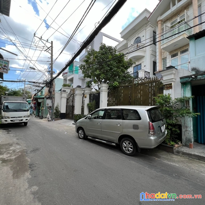 Bán nhà hxh thông -  đường trịnh đình trọng - 95m2 - 2 tầng - 5pn - giá chỉ 9 tỷ