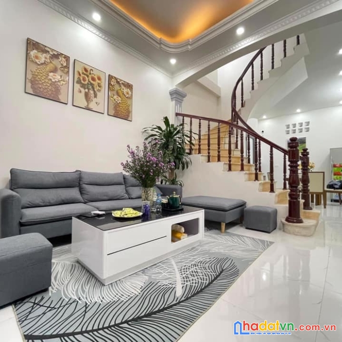 Siêu phẩm hoàng quốc việt 2.8 tỷ 32m2 gần phố