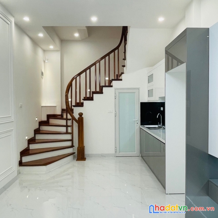 Bán nhà phương canh 36m 5t, 4.85tỷ mặt ngõ.kd, lô góc, oto đỗ cửa.