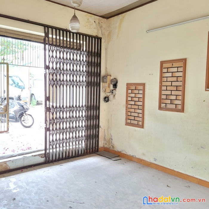 Bán nhà 4 tỷ - dt đẹp - hẻm xe tải - sơn mới ngon ngay.