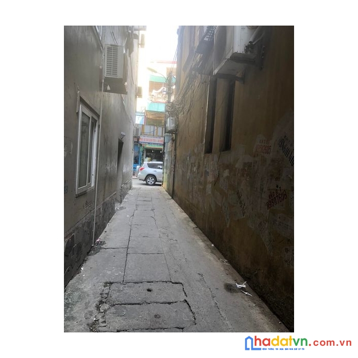 Trung tâm cầu giấy – gần ô tô tránh – cách mặt phố 10m – chủ cần bán gấp.