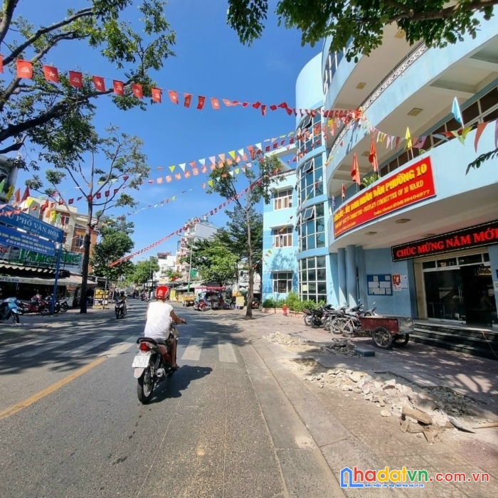 Cần bán gấp nhà full nội thất p10q4 giá  3.6 tỷ