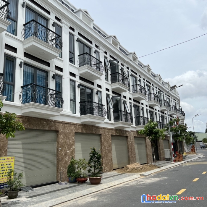 Bán nhà phố thương mại-tp dĩ an-bình dương.