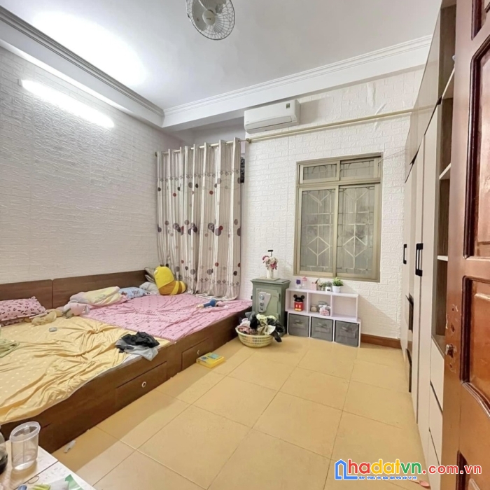 Bán nhà gấp đường cầu giấy 120m2, 5 tầng, mt 7,5m, giá 27 tỷ.