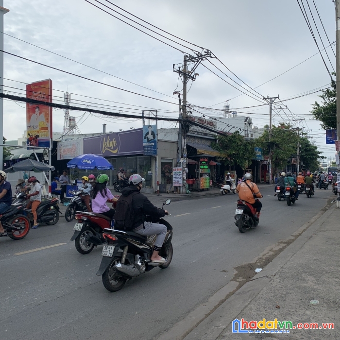 Bán nhà mt  mã lò - hương lộ 2, dt 10.2x37m, nhà cấp 4, giá: 32 tỷ (tl)