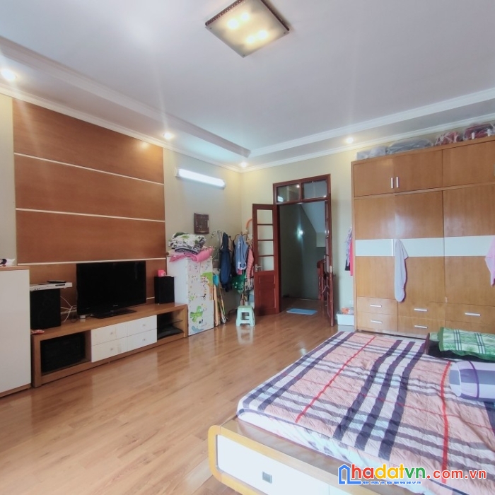 Bán nhà gấp mặt phố trần cung 82m2, 2 tầng, mt 5m, giá 18 tỷ.