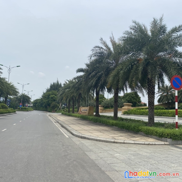 Phân lô ô tô tránh 50m đất 5 tỷ chu huy mân long biên.