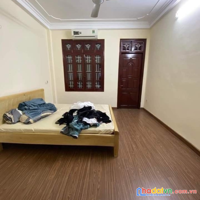 [bán gấp nhà cầu giấy]ô tô đỗ cửa gần trường học-công viên