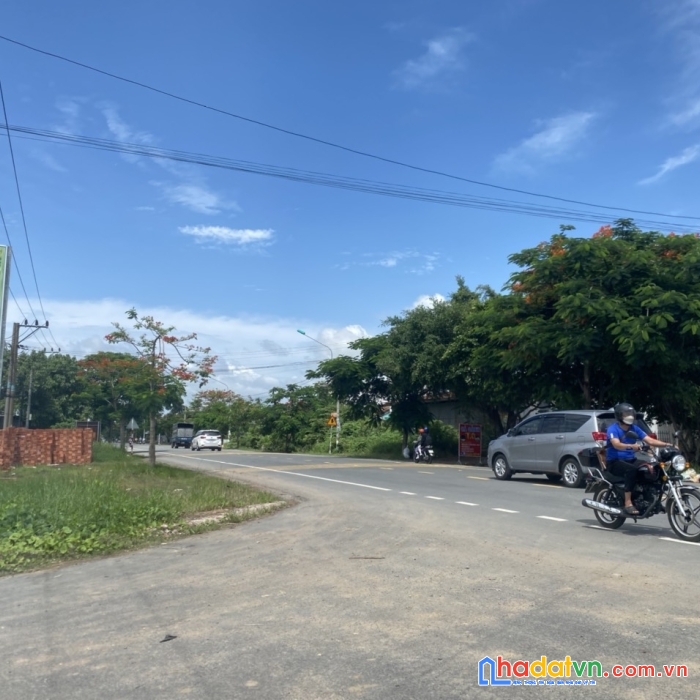 Bán 200m đất mặt nhựa 8m ngay khu dân cư bến lức