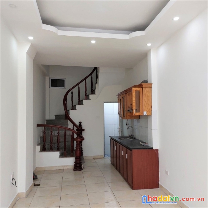 Bán nhà đẹp ngõ 266 nguyễn văn cừ 5 tầng gần phố ô tô đỗ 32m2 3,7 tỷ