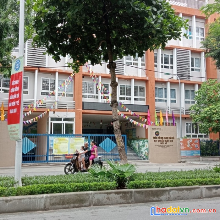 Bán nhà đẹp phố hoàng văn thái, 100m2, phân lô, ôtô tránh, mt5m, giá 15,2tỷ.