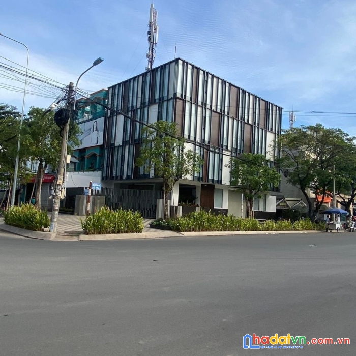 Toà nhà góc 2mt, đối diện aeon, 10x23.5m+ có hầm