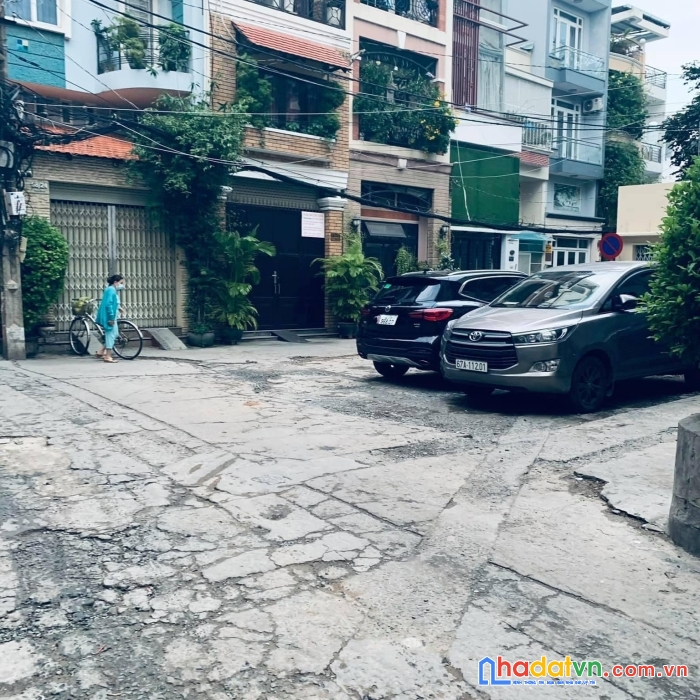 Bán gấp xe tải tránh nhau, hơn 3 tỷ có nhà mặt tiền lớn kinh doanh tốt bình thạnh