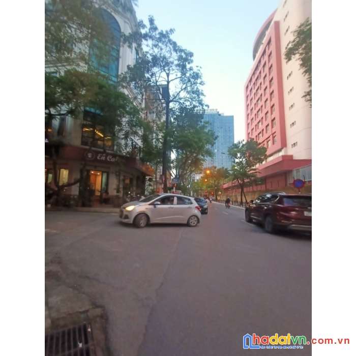 Bán nhà khu bộ giao dục võ chí công - phân lô  - 2 vỉa hè - 2 mặt ngõ ô tô tránh - cực đẹp.