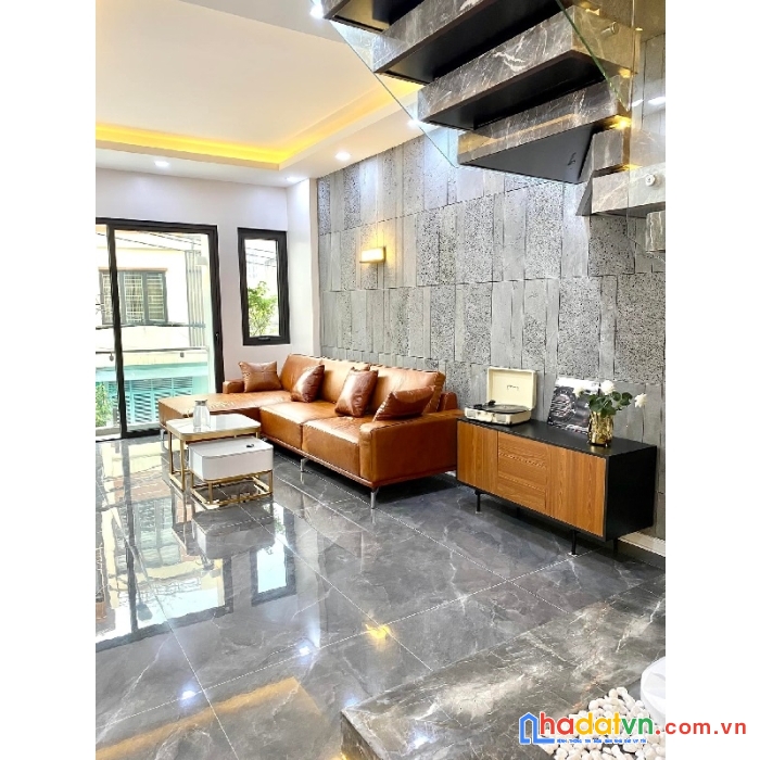 Bán nhà ngọc lâm, long biên, dt 38m2*5 tầng, 4.8 tỷ, ô tô, khu vip.