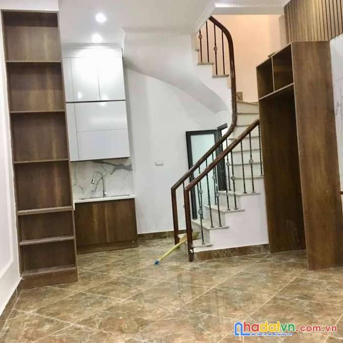 Bán nhà ngã tư sơ 50m.6 tầng 7 tỷ cầu thang máy,ô tô đõ cưa