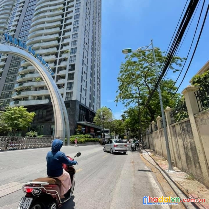 Bán nhà phố phùng chí kiên_lô góc gần tràng an complex: 5x50m2, giá 12.8 tỷ