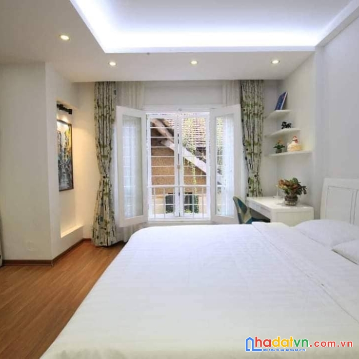 Siêu hiếm phố cát linh 42m2 x  4 tầng, mt: 5.5m, giá 7.2 tỷ.