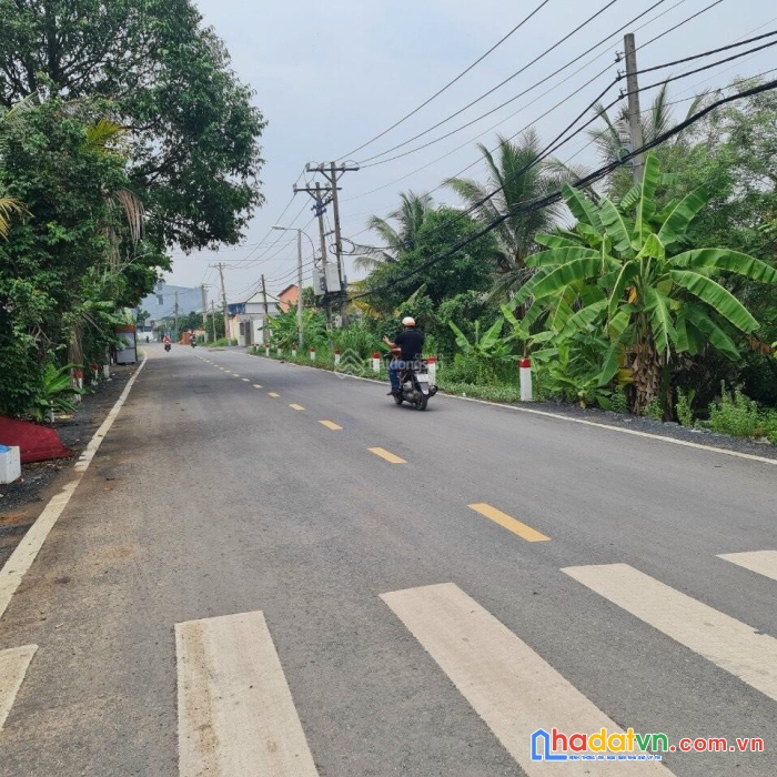 Nhị bình có lô đất vị trí tốt đường xe tải cách nhựa lớn 30m