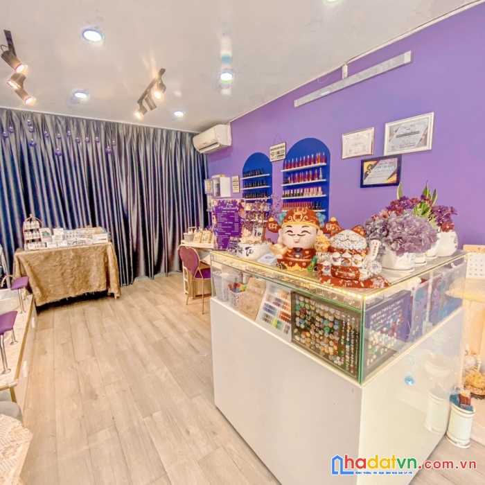 Chính chủ sang tiệm nail mi makeup mặt tiền tân phú