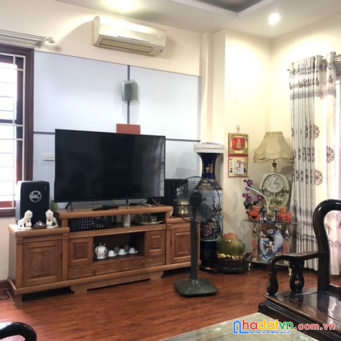 Nhà lô góc, gara ô tô đường nguyễn khang, dt 52m² x 5 t, 10 tỷ rưỡi