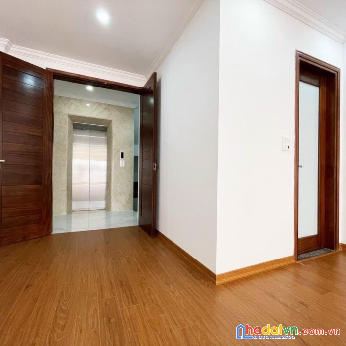 Bán tòa nhà văn phòng trung tâm quận đống đa ,6 tầng ,thang máy,gara ô tô ,hai mặt