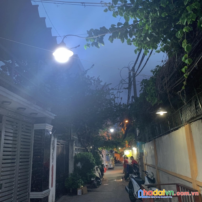 Giá dành cho đầu tư hoặc mua ở. gần phố ẩm thực-hxh đỗ cửa tôn thất thuyết p18q4 101m2. chỉ 8.8 tỷ