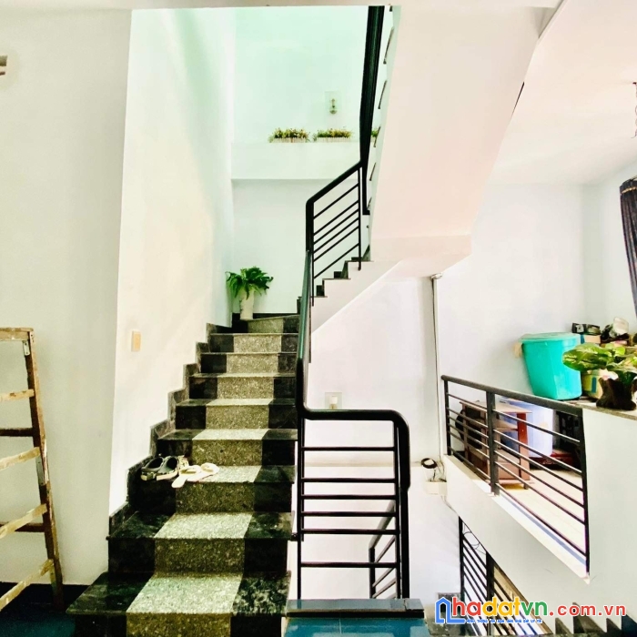 Chủ đi nước ngoài cần bán gấp nhà lô góc mặt tiền hàng xóm q 10 sát công viên lê thị riêng giá