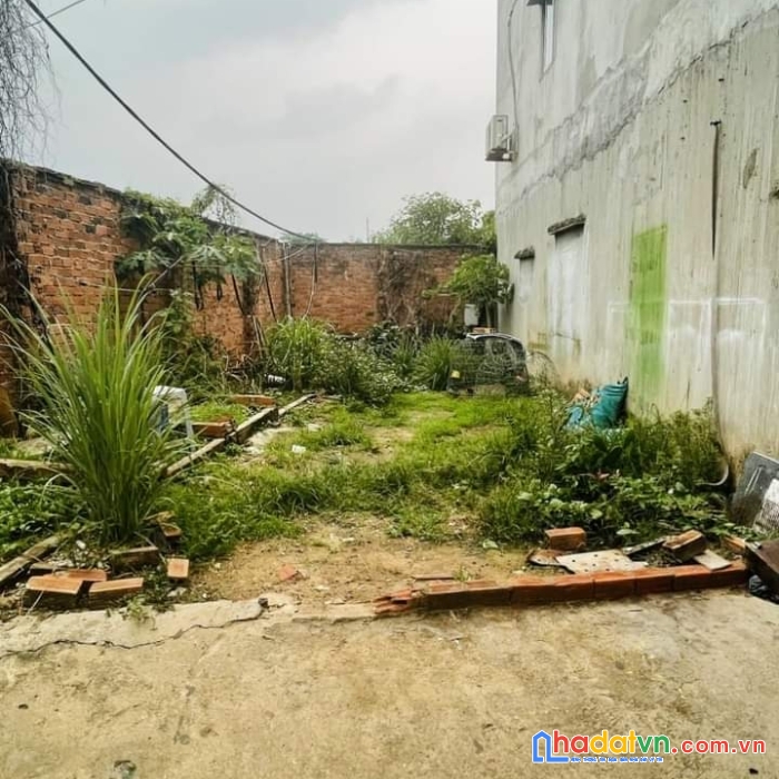 Bán lô đất rẻ ngay ngã 3 lâm viên. long bình, q9 cũ ( ra bv ung bứu 500m).