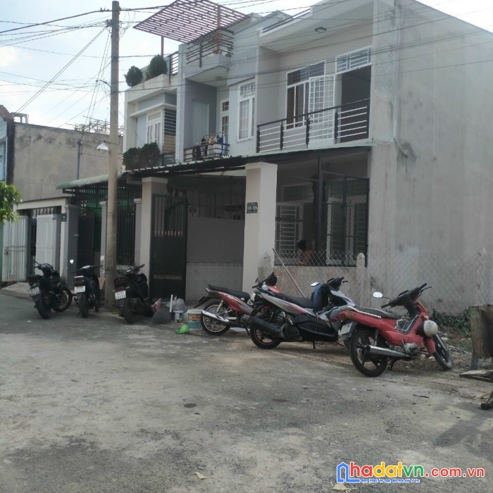 Ông anh (chính chủ) kẹt tiền bán gấp nhà 1 trệt 1 lầu xã xuân thới sơn,hóc môn.