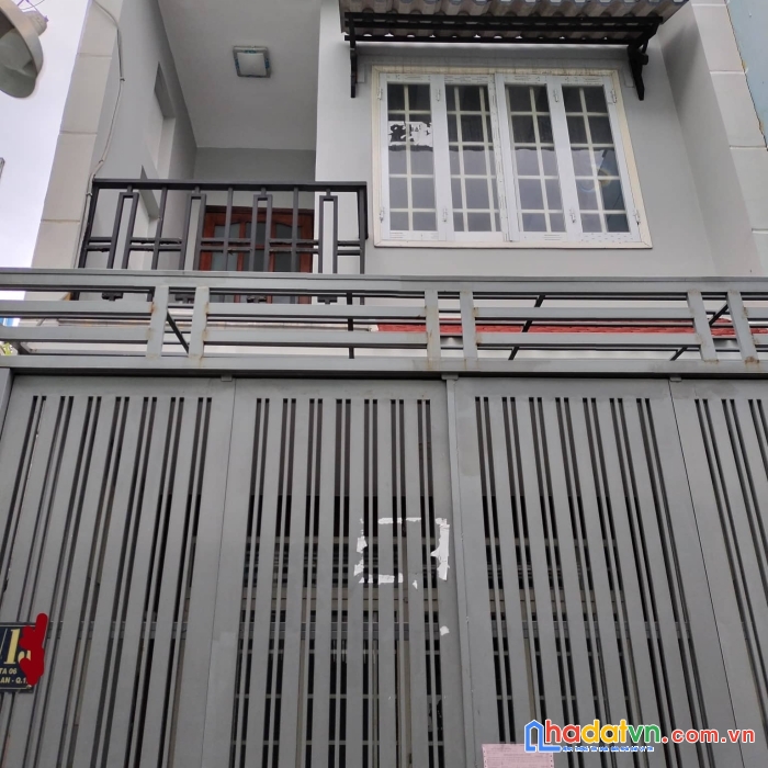 Nhà gấp bán ta06 hẻm 3 gác nhà đẹp lung linh giá cực kỳ tốt xem nhà là chốt.